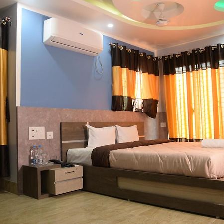 Hotel Nandini Baharampur Exteriör bild