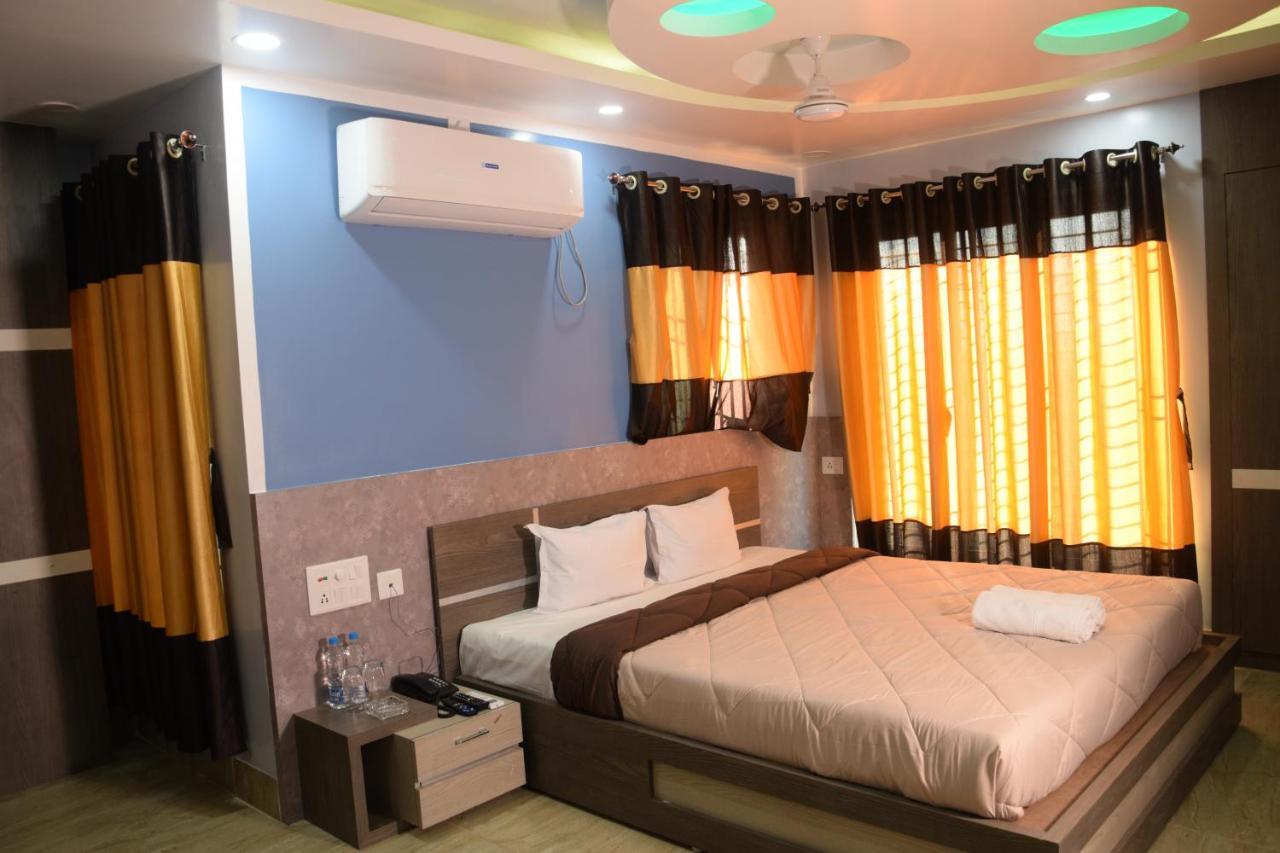 Hotel Nandini Baharampur Exteriör bild