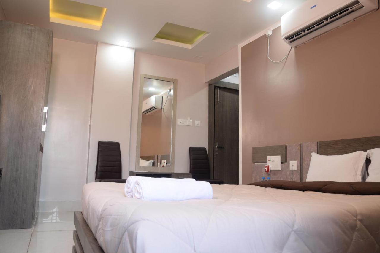 Hotel Nandini Baharampur Exteriör bild