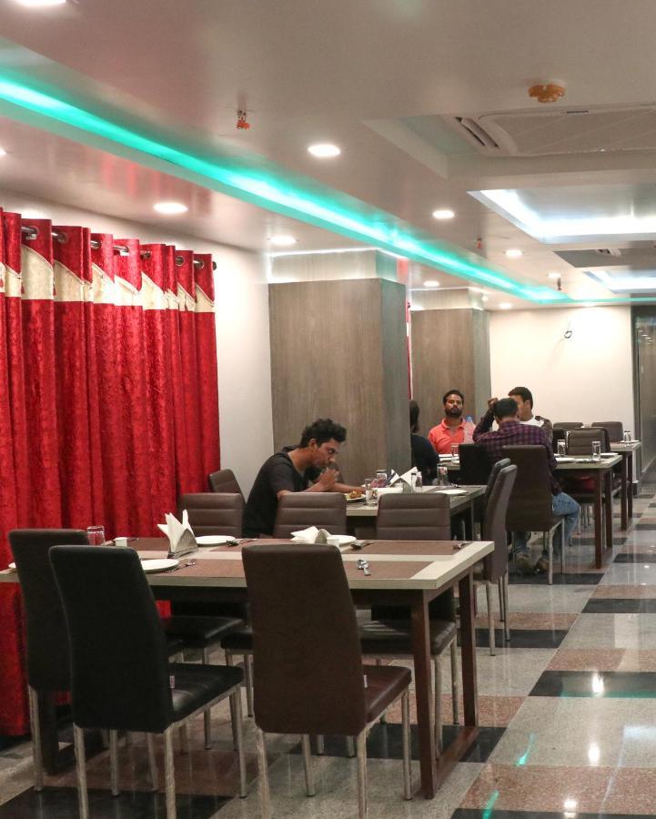 Hotel Nandini Baharampur Exteriör bild