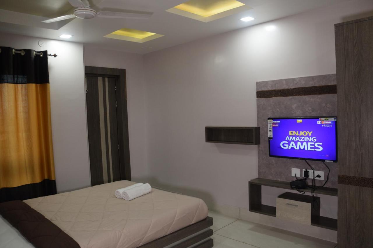 Hotel Nandini Baharampur Exteriör bild
