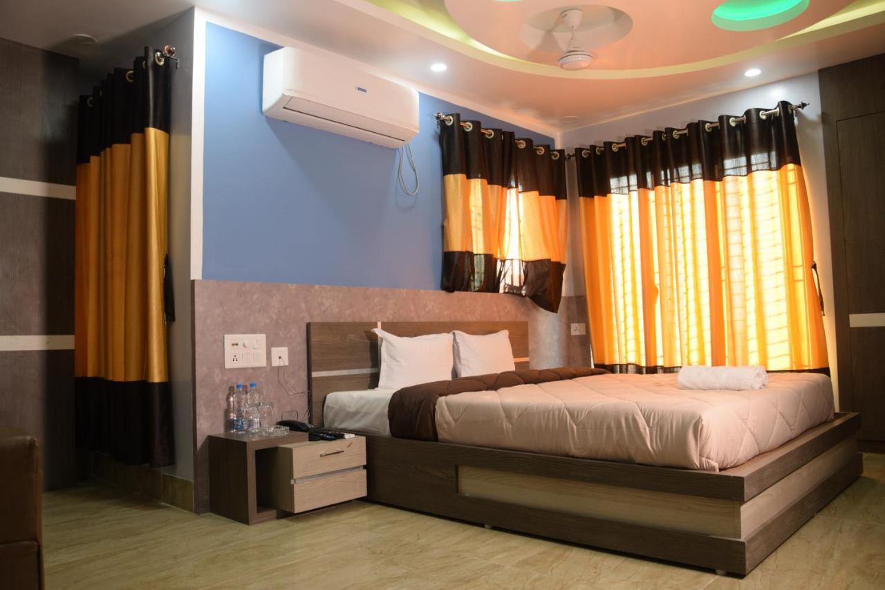 Hotel Nandini Baharampur Exteriör bild