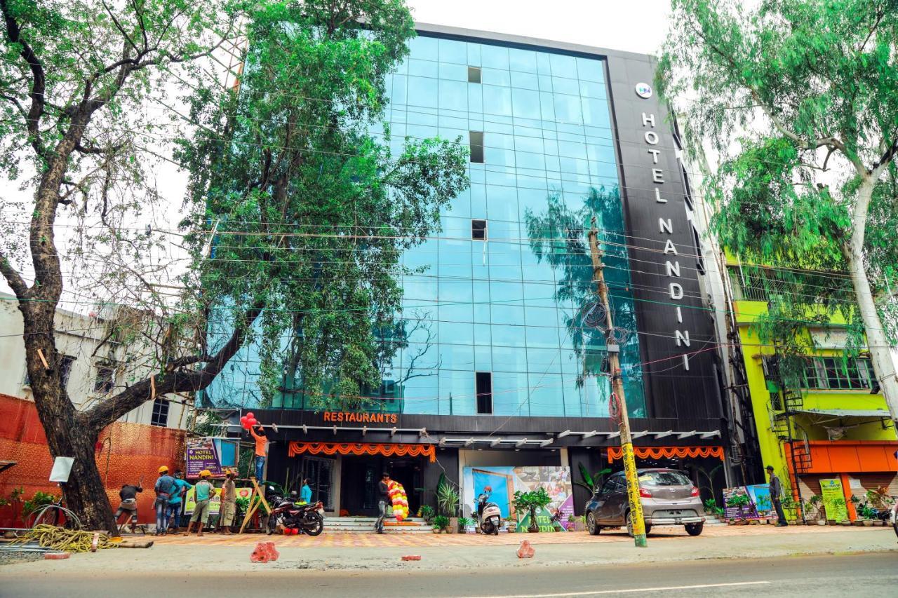 Hotel Nandini Baharampur Exteriör bild