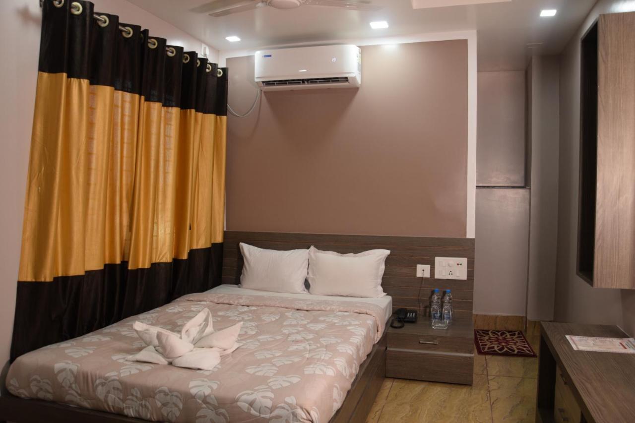 Hotel Nandini Baharampur Exteriör bild