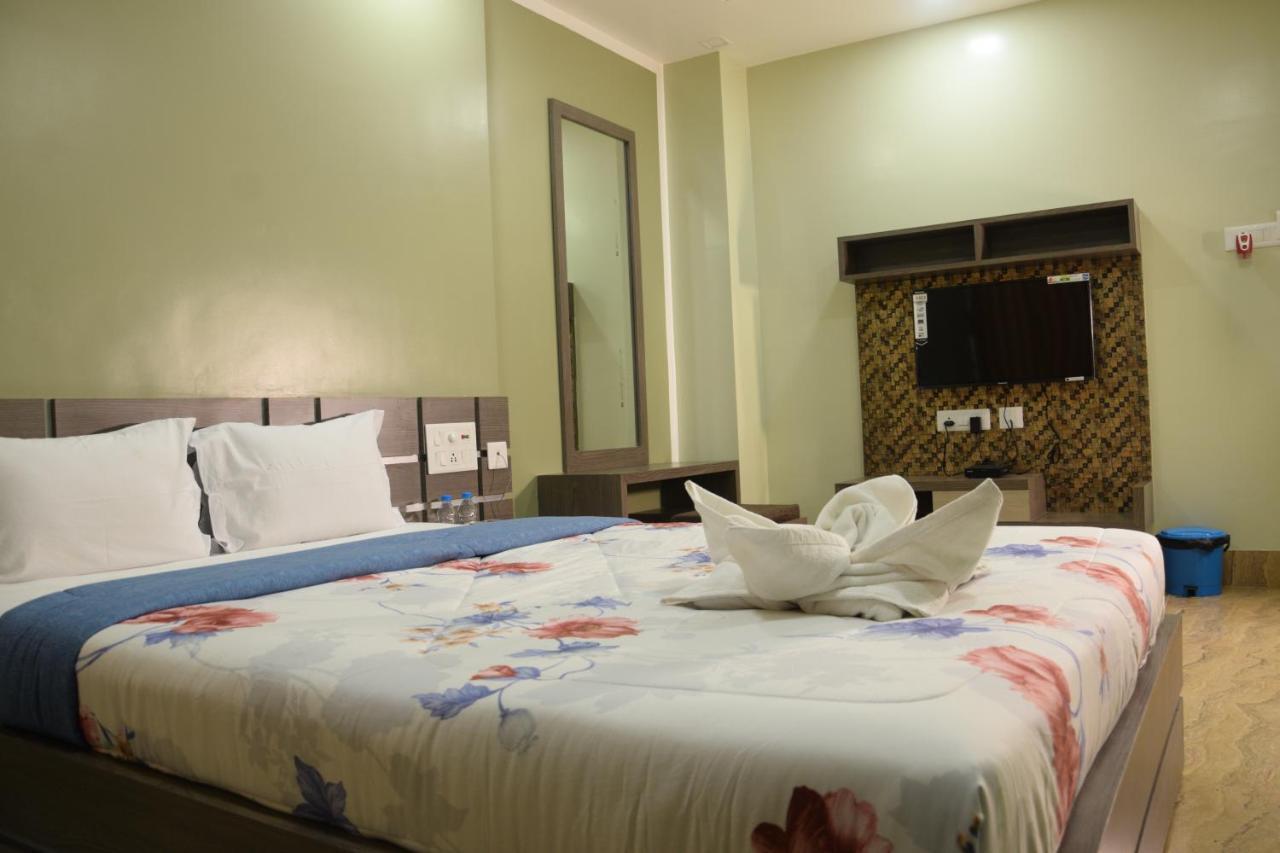 Hotel Nandini Baharampur Exteriör bild