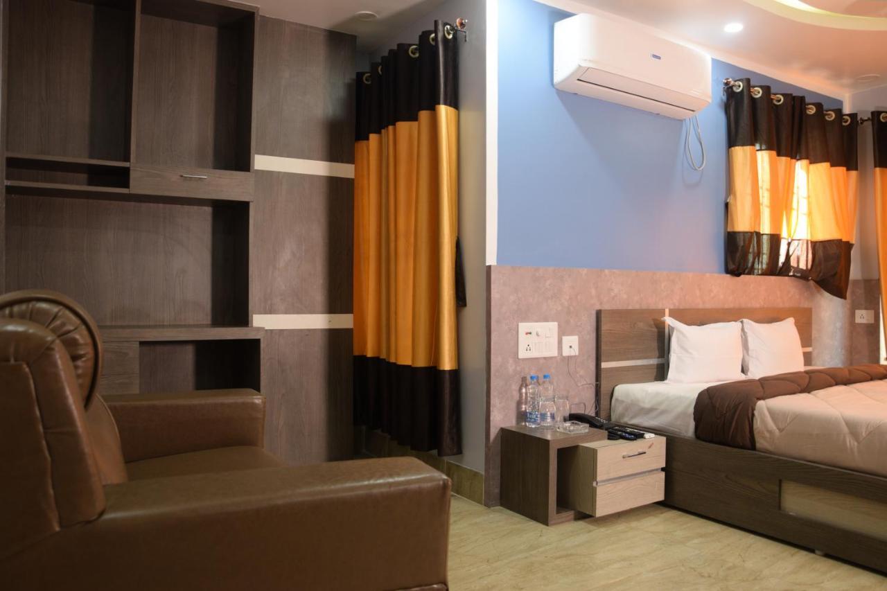 Hotel Nandini Baharampur Exteriör bild